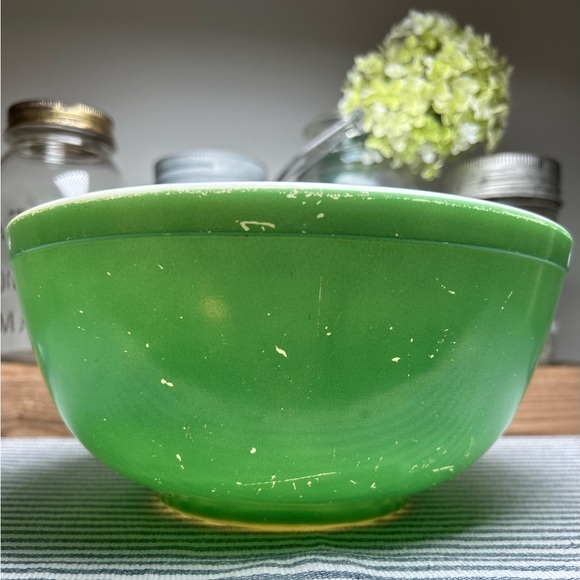 Green PYREX Mixing Bowl “US PAT OFF” - Picture 5 of 13